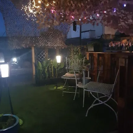 Insinuances Love hotel