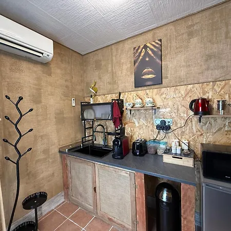 Love hotel Insinuances *