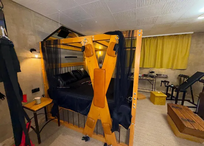 Love hotel Insinuances *